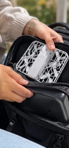 HOVERAir X1 - Fly More Cámara de vuelo autónomo de bolsillo - Fly More Combo 125 g Ligero 5 rutas de vuelo preprogramadas Sistema láser VIO y ToF Resistente a la intemperie Garantía de 12 meses Bolso plegable Drones de grabación electrónica - plegable.